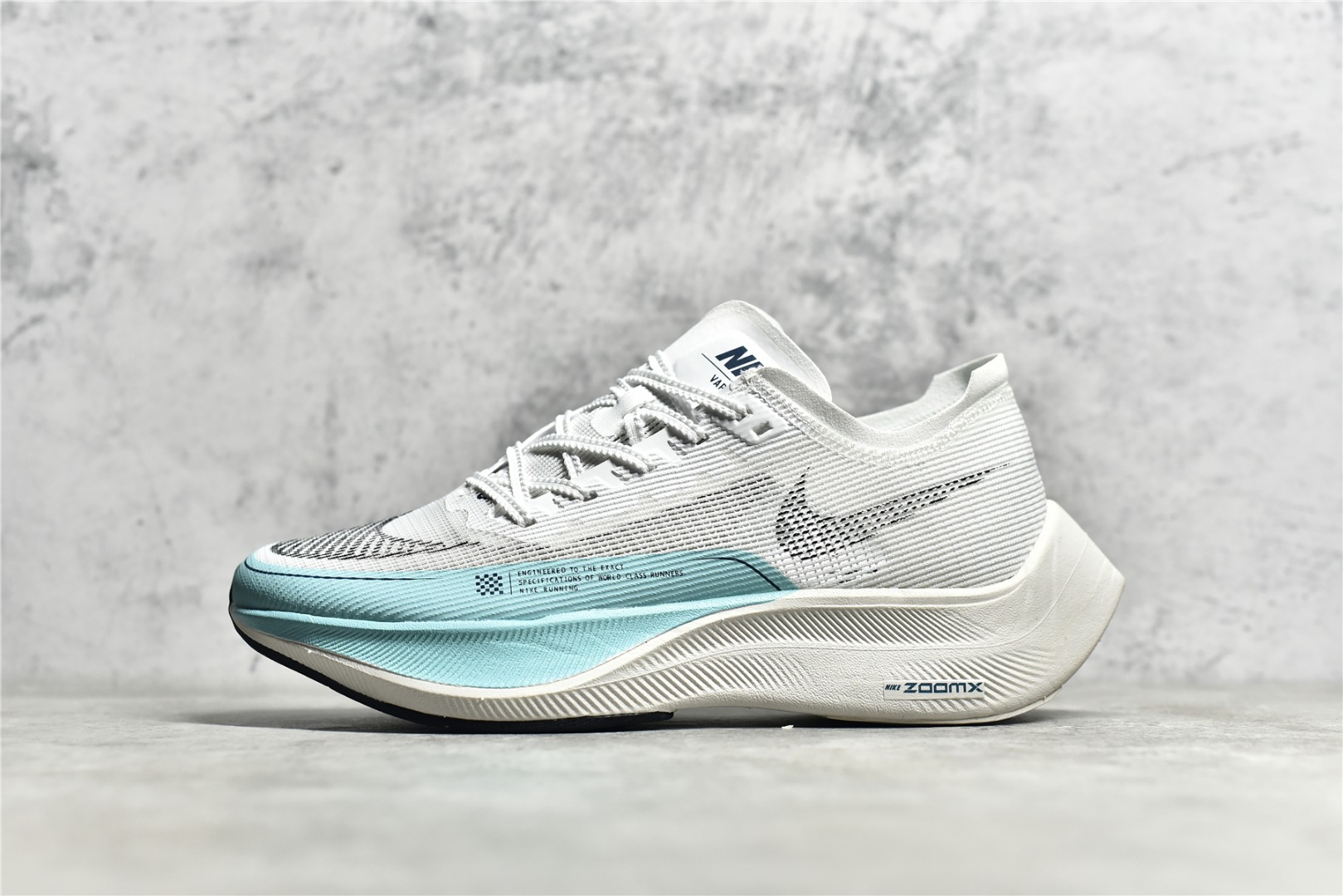 NK ZoomX Vaporfly Next% 马拉松跑步鞋二代 货号：CU4123-101 鞋面使用了全新 Vaporweave 科技，这种类似蝉翼的材质相比 Flyknit 更加轻薄透气，非对称的鞋带系统和泡棉护垫的加入令舒适度更高，采用醒目的绿色作为主色调，鞋头辅以超大的 Swoosh 点缀，再配上流线型外观设计 尺码：36 36.5 37.5 38 38.5 39 40 40.5 41 42 42.5 43 44 44.5 45-选品中心