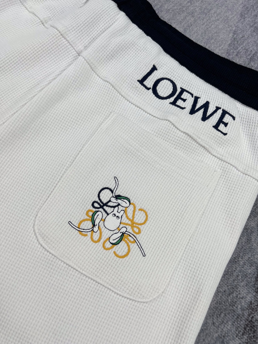 罗意威LOEWE 22夏季新款 撞色拼接大口袋华夫格刺绣logo休闲短裤