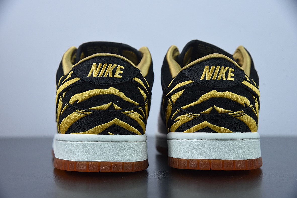 H03G5 纯原版本 Nk SB Dunk Low CNY 虎年黑黄虎纹 SB扣篮系列复古低帮板鞋 货号:DQ5351-001