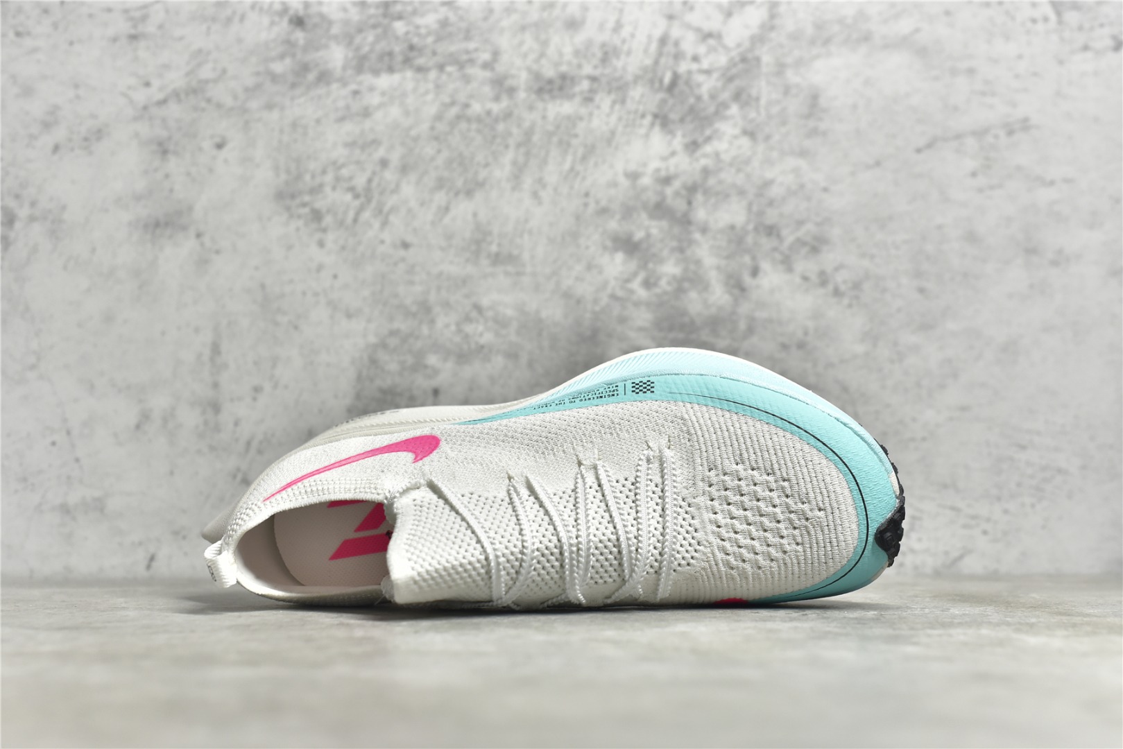 图片[4]-#公司级别 四代NK ZoomX Vaporfly Next% 破2马拉松跑鞋 细节整体升级 这款next%和上一款4%的鞋最大区的别于在鞋面面料 鞋面使用了全新 Vaporweave 科技 这种类似蝉翼的材质相比 Flyknit 更加轻薄透气 非对称的鞋带系统和泡棉护垫的加入令舒适度更高 尺码：36 36.5 37.5 38 38.5 39 40 40.5 41 42 42.5 43 44 44.5 45-选品中心