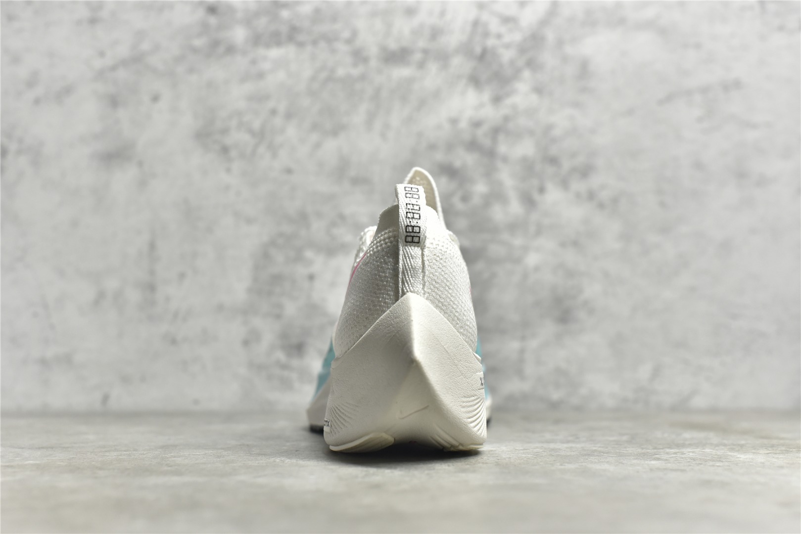 图片[5]-#公司级别 四代NK ZoomX Vaporfly Next% 破2马拉松跑鞋 细节整体升级 这款next%和上一款4%的鞋最大区的别于在鞋面面料 鞋面使用了全新 Vaporweave 科技 这种类似蝉翼的材质相比 Flyknit 更加轻薄透气 非对称的鞋带系统和泡棉护垫的加入令舒适度更高 尺码：36 36.5 37.5 38 38.5 39 40 40.5 41 42 42.5 43 44 44.5 45-选品中心