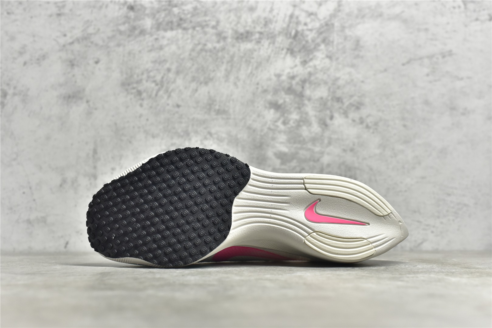 图片[6]-#公司级别 四代NK ZoomX Vaporfly Next% 破2马拉松跑鞋 细节整体升级 这款next%和上一款4%的鞋最大区的别于在鞋面面料 鞋面使用了全新 Vaporweave 科技 这种类似蝉翼的材质相比 Flyknit 更加轻薄透气 非对称的鞋带系统和泡棉护垫的加入令舒适度更高 尺码：36 36.5 37.5 38 38.5 39 40 40.5 41 42 42.5 43 44 44.5 45-选品中心