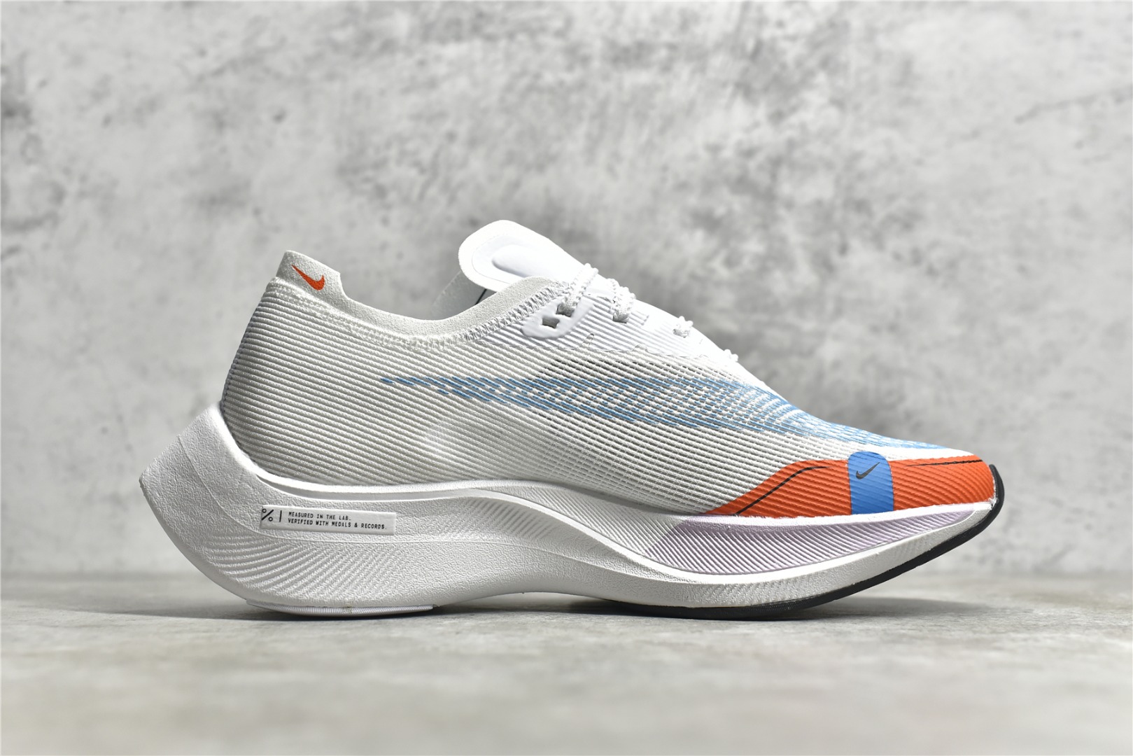 图片[3]-#公司级别 四代 NK ZoomX Vaporfly Next% 破2马拉松跑鞋 细节整体升级 这款next%和上一款4%的鞋最大区的别于在鞋面面料 鞋面使用了全新 Vaporweave 科技 这种类似蝉翼的材质相比 Flyknit 更加轻薄透气 非对称的鞋带系统和泡棉护垫的加入令舒适度更高 尺码：36 36.5 37.5 38 38.5 39 40 40.5 41 42 42.5 43 44 44.5 45-选品中心