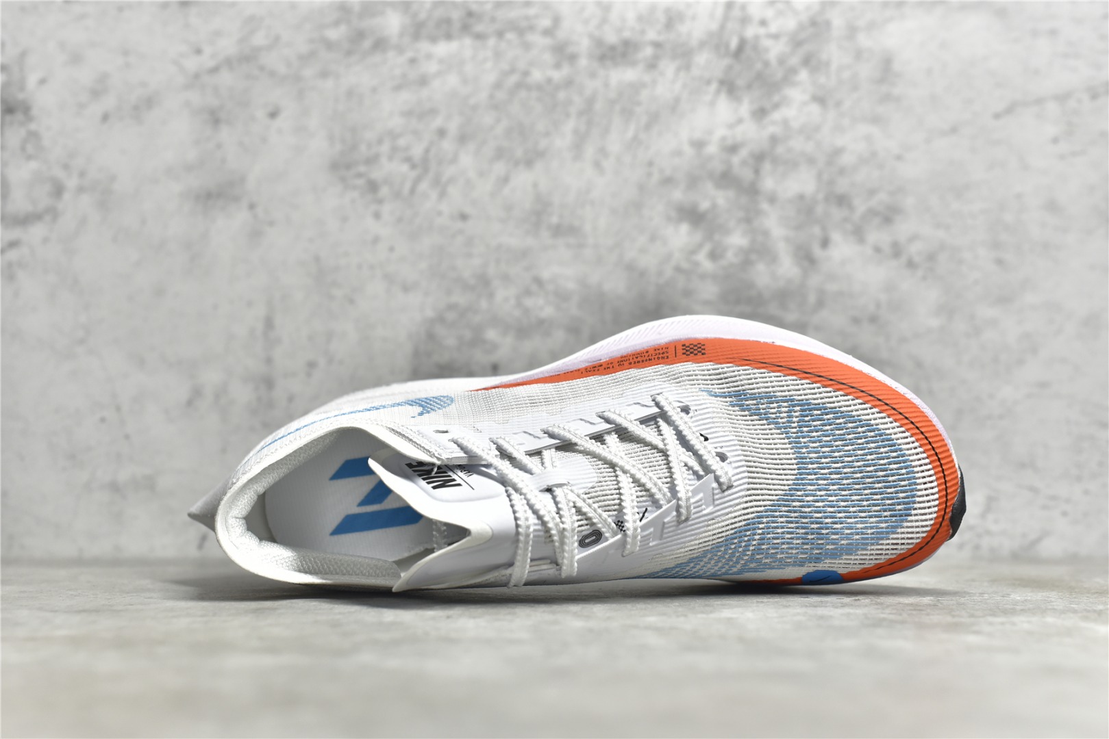 图片[4]-#公司级别 四代 NK ZoomX Vaporfly Next% 破2马拉松跑鞋 细节整体升级 这款next%和上一款4%的鞋最大区的别于在鞋面面料 鞋面使用了全新 Vaporweave 科技 这种类似蝉翼的材质相比 Flyknit 更加轻薄透气 非对称的鞋带系统和泡棉护垫的加入令舒适度更高 尺码：36 36.5 37.5 38 38.5 39 40 40.5 41 42 42.5 43 44 44.5 45-选品中心