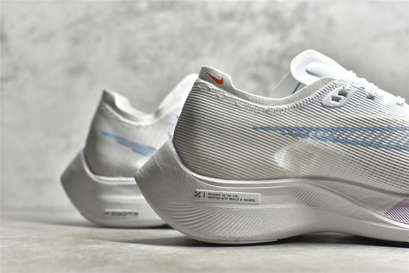 图片[9]-#公司级别 四代 NK ZoomX Vaporfly Next% 破2马拉松跑鞋 细节整体升级 这款next%和上一款4%的鞋最大区的别于在鞋面面料 鞋面使用了全新 Vaporweave 科技 这种类似蝉翼的材质相比 Flyknit 更加轻薄透气 非对称的鞋带系统和泡棉护垫的加入令舒适度更高 尺码：36 36.5 37.5 38 38.5 39 40 40.5 41 42 42.5 43 44 44.5 45-选品中心