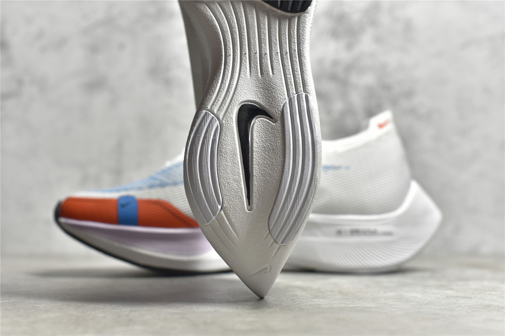 图片[8]-#公司级别 四代 NK ZoomX Vaporfly Next% 破2马拉松跑鞋 细节整体升级 这款next%和上一款4%的鞋最大区的别于在鞋面面料 鞋面使用了全新 Vaporweave 科技 这种类似蝉翼的材质相比 Flyknit 更加轻薄透气 非对称的鞋带系统和泡棉护垫的加入令舒适度更高 尺码：36 36.5 37.5 38 38.5 39 40 40.5 41 42 42.5 43 44 44.5 45-选品中心