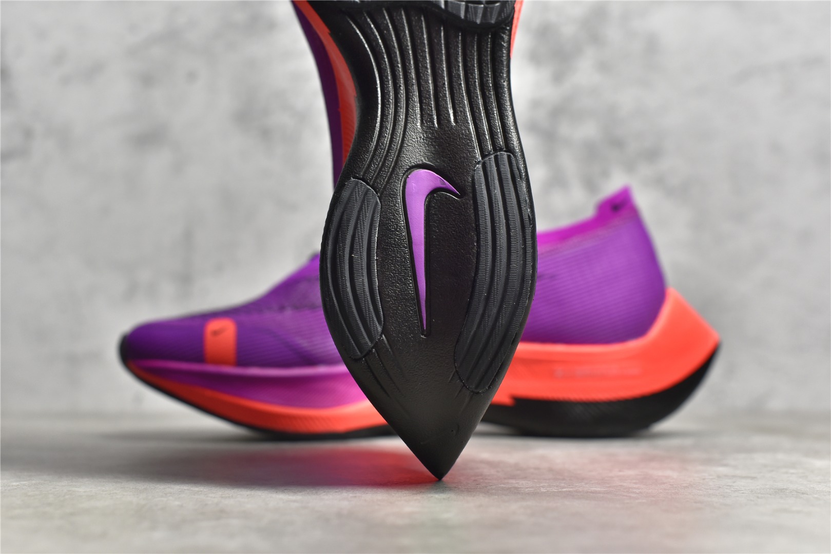 图片[8]-#公司级别 四代 NK ZoomX Vaporfly Next% 破2马拉松跑鞋 细节整体升级 这款next%和上一款4%的鞋最大区的别于在鞋面面料 鞋面使用了全新 Vaporweave 科技 这种类似蝉翼的材质相比 Flyknit 更加轻薄透气 非对称的鞋带系统和泡棉护垫的加入令舒适度更高 尺码：36 36.5 37.5 38 38.5 39 40 40.5 41 42 42.5 43 44 44.5 45-选品中心