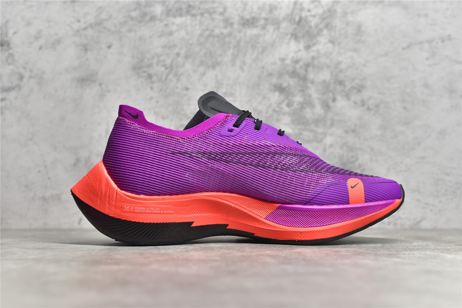图片[3]-#公司级别 四代 NK ZoomX Vaporfly Next% 破2马拉松跑鞋 细节整体升级 这款next%和上一款4%的鞋最大区的别于在鞋面面料 鞋面使用了全新 Vaporweave 科技 这种类似蝉翼的材质相比 Flyknit 更加轻薄透气 非对称的鞋带系统和泡棉护垫的加入令舒适度更高 尺码：36 36.5 37.5 38 38.5 39 40 40.5 41 42 42.5 43 44 44.5 45-选品中心
