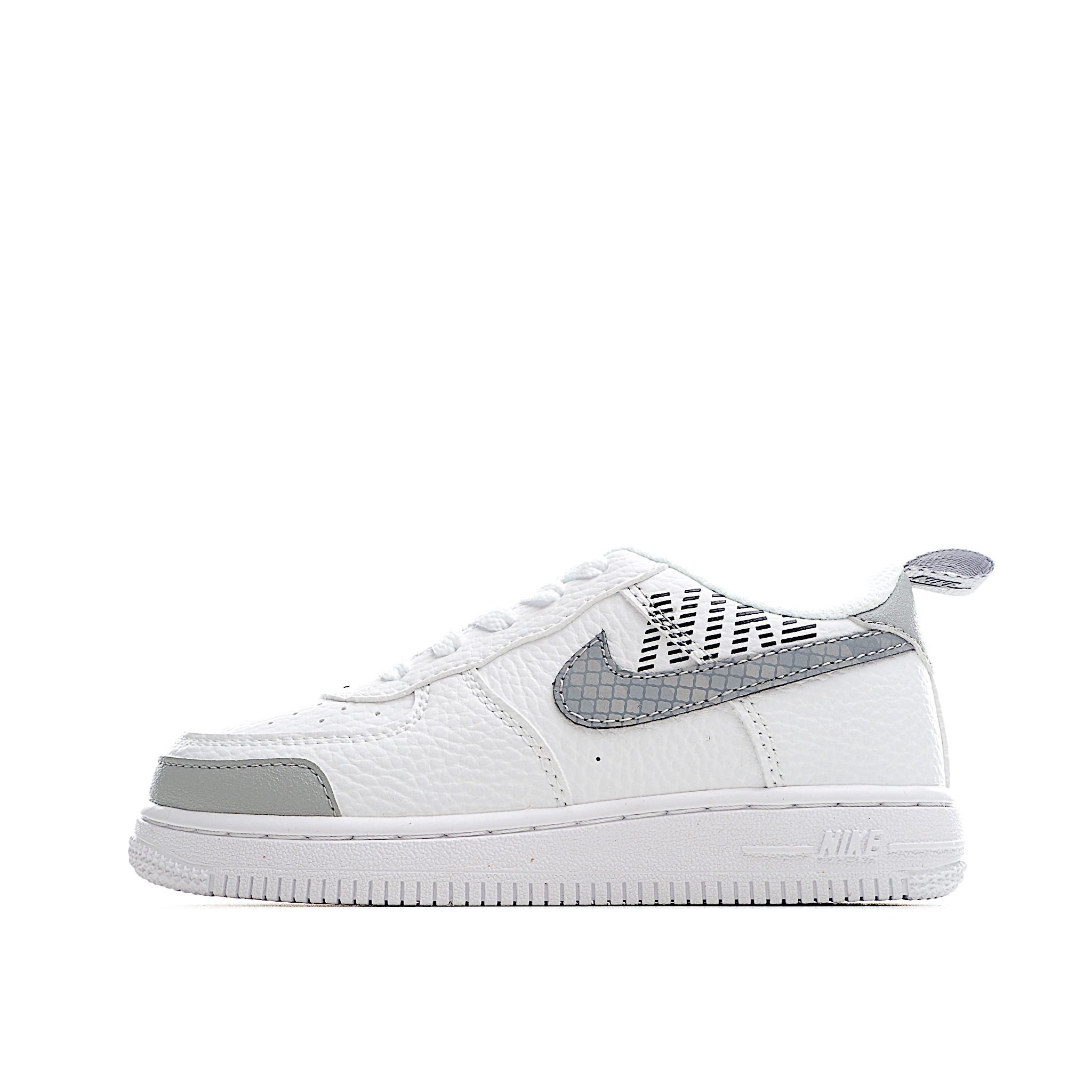 Nike Force 1 Low空军一号低帮儿童板鞋 Air Force 1于1982年推出，由Nike公 司的传奇设计师Bruce Kilgore设计，他摒弃了老旧的帆布鞋风格，突破性的使用内嵌式Air Sole气垫缓震系统，并将其与横跨复古与现代的外型结合，造就出风靡全球三十多年的Air Force 1,有了这个经典，您将获得耐用性，缓冲性和最佳的穿着舒适度。 货号：9100 尺码：22-37.5-选品中心
