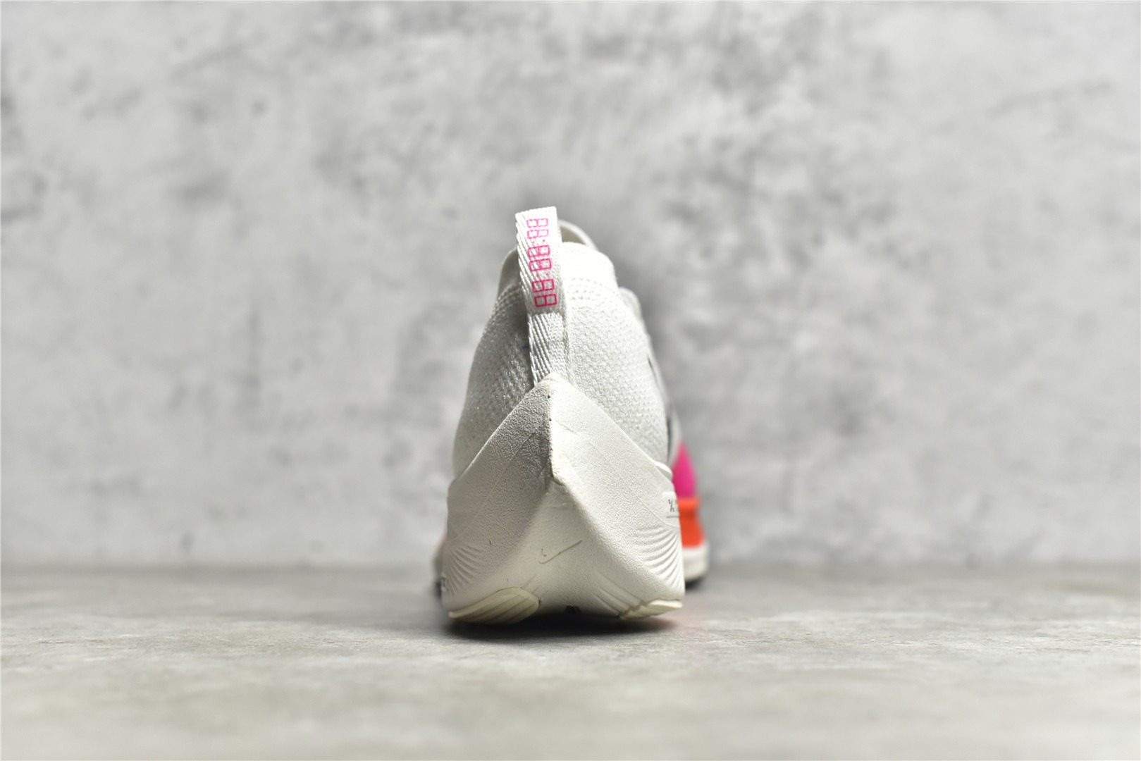 图片[5]-#公司级别 四代 NK ZoomX Vaporfly Next% 破2马拉松跑鞋 细节整体升级 这款next%和上一款4%的鞋最大区的别于在鞋面面料 鞋面使用了全新 Vaporweave 科技 这种类似蝉翼的材质相比 Flyknit 更加轻薄透气 非对称的鞋带系统和泡棉护垫的加入令舒适度更高 尺码：36 36.5 37.5 38 38.5 39 40 40.5 41 42 42.5 43 44 44.5 45-选品中心
