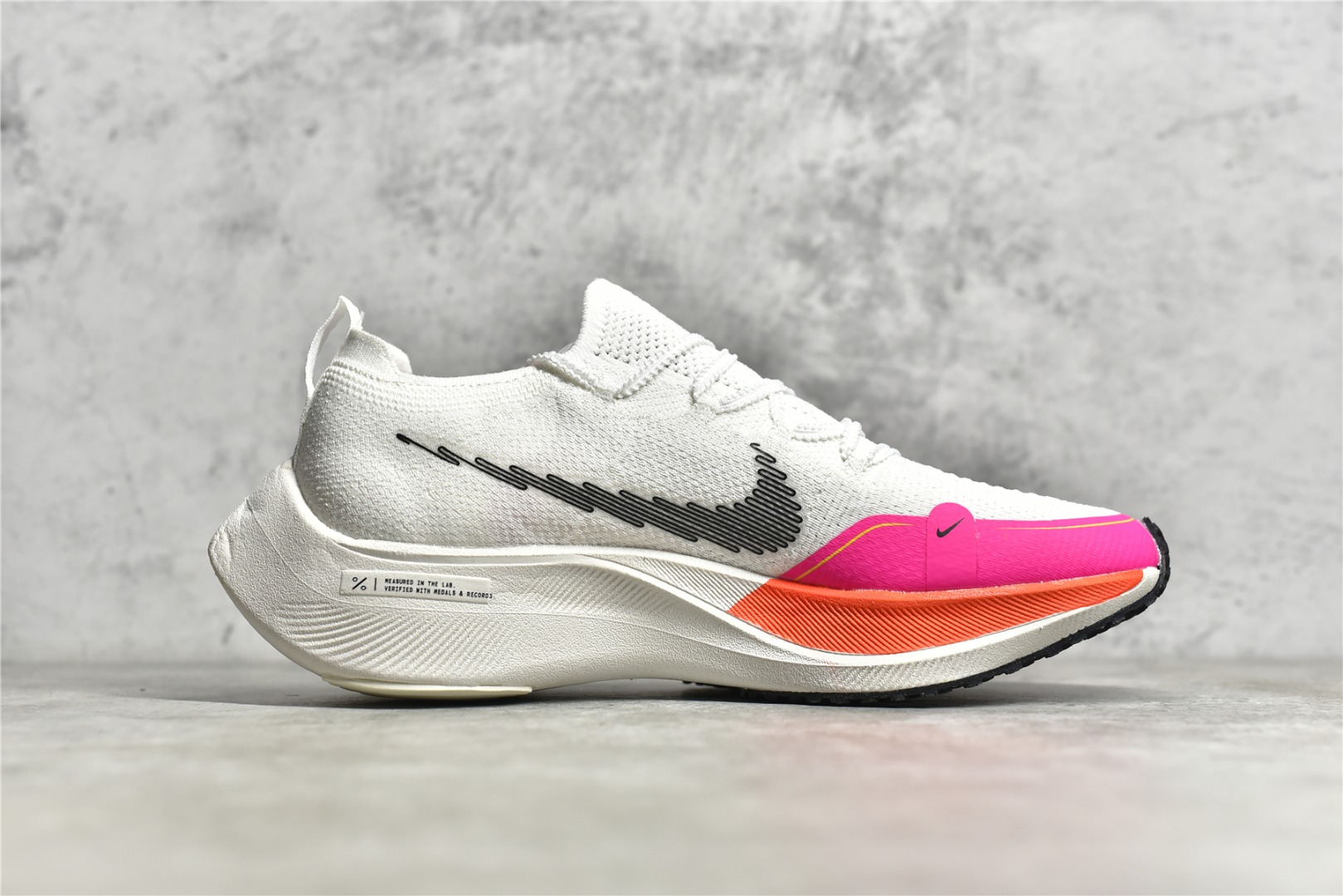 图片[3]-#公司级别 四代 NK ZoomX Vaporfly Next% 破2马拉松跑鞋 细节整体升级 这款next%和上一款4%的鞋最大区的别于在鞋面面料 鞋面使用了全新 Vaporweave 科技 这种类似蝉翼的材质相比 Flyknit 更加轻薄透气 非对称的鞋带系统和泡棉护垫的加入令舒适度更高 尺码：36 36.5 37.5 38 38.5 39 40 40.5 41 42 42.5 43 44 44.5 45-选品中心
