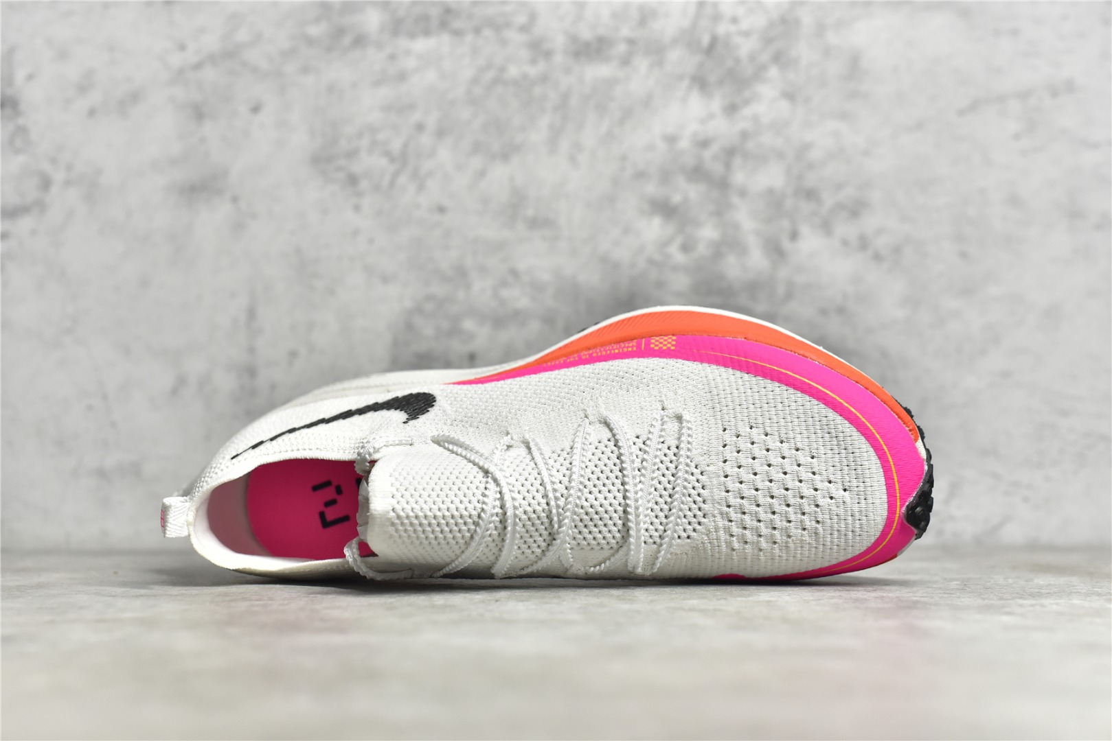 图片[4]-#公司级别 四代 NK ZoomX Vaporfly Next% 破2马拉松跑鞋 细节整体升级 这款next%和上一款4%的鞋最大区的别于在鞋面面料 鞋面使用了全新 Vaporweave 科技 这种类似蝉翼的材质相比 Flyknit 更加轻薄透气 非对称的鞋带系统和泡棉护垫的加入令舒适度更高 尺码：36 36.5 37.5 38 38.5 39 40 40.5 41 42 42.5 43 44 44.5 45-选品中心