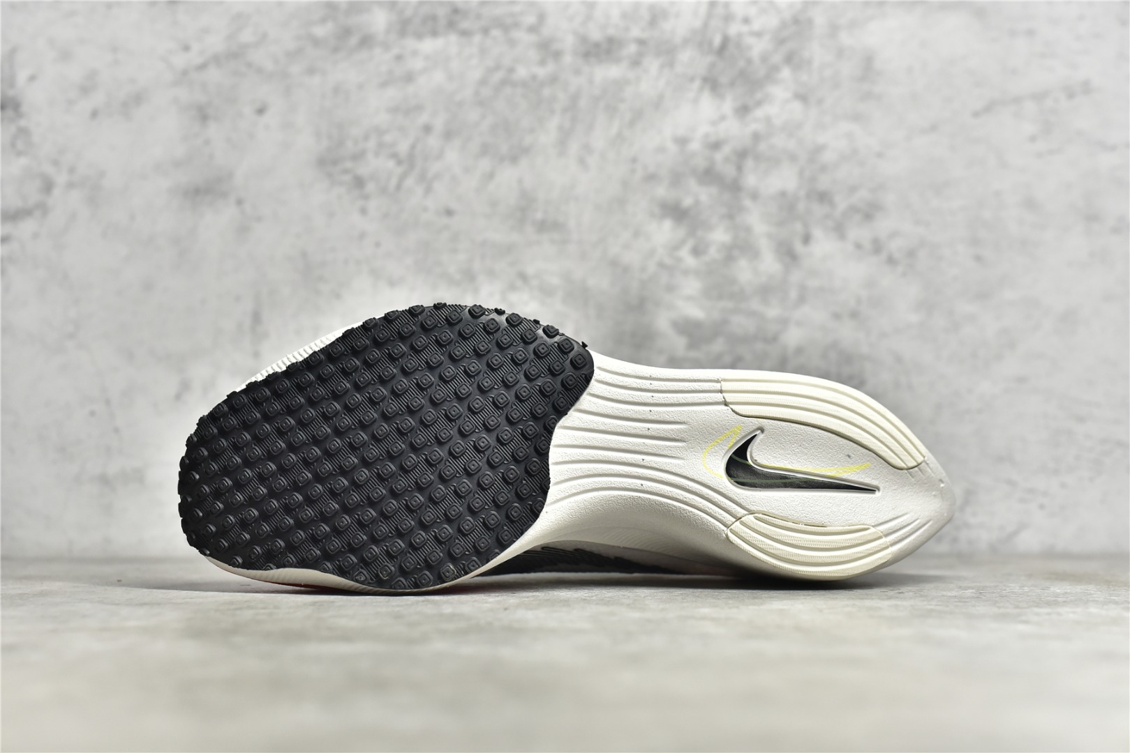 图片[6]-#公司级别 四代 NK ZoomX Vaporfly Next% 破2马拉松跑鞋 细节整体升级 这款next%和上一款4%的鞋最大区的别于在鞋面面料 鞋面使用了全新 Vaporweave 科技 这种类似蝉翼的材质相比 Flyknit 更加轻薄透气 非对称的鞋带系统和泡棉护垫的加入令舒适度更高 尺码：36 36.5 37.5 38 38.5 39 40 40.5 41 42 42.5 43 44 44.5 45-选品中心
