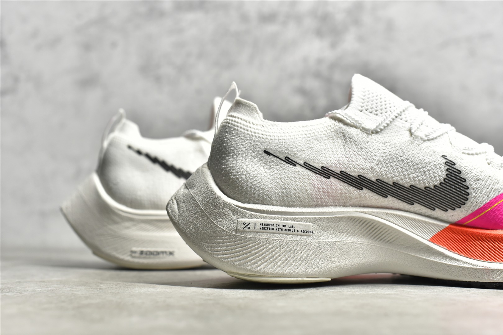 图片[9]-#公司级别 四代 NK ZoomX Vaporfly Next% 破2马拉松跑鞋 细节整体升级 这款next%和上一款4%的鞋最大区的别于在鞋面面料 鞋面使用了全新 Vaporweave 科技 这种类似蝉翼的材质相比 Flyknit 更加轻薄透气 非对称的鞋带系统和泡棉护垫的加入令舒适度更高 尺码：36 36.5 37.5 38 38.5 39 40 40.5 41 42 42.5 43 44 44.5 45-选品中心