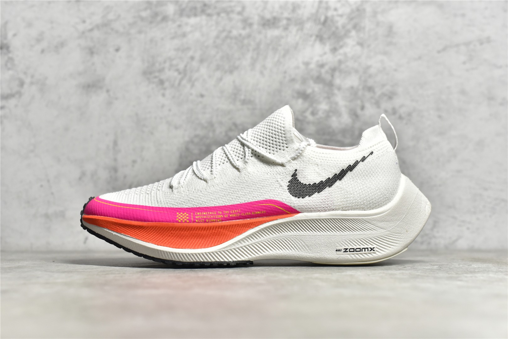 #公司级别 四代 NK ZoomX Vaporfly Next% 破2马拉松跑鞋 细节整体升级 这款next%和上一款4%的鞋最大区的别于在鞋面面料 鞋面使用了全新 Vaporweave 科技 这种类似蝉翼的材质相比 Flyknit 更加轻薄透气 非对称的鞋带系统和泡棉护垫的加入令舒适度更高 尺码：36 36.5 37.5 38 38.5 39 40 40.5 41 42 42.5 43 44 44.5 45-选品中心
