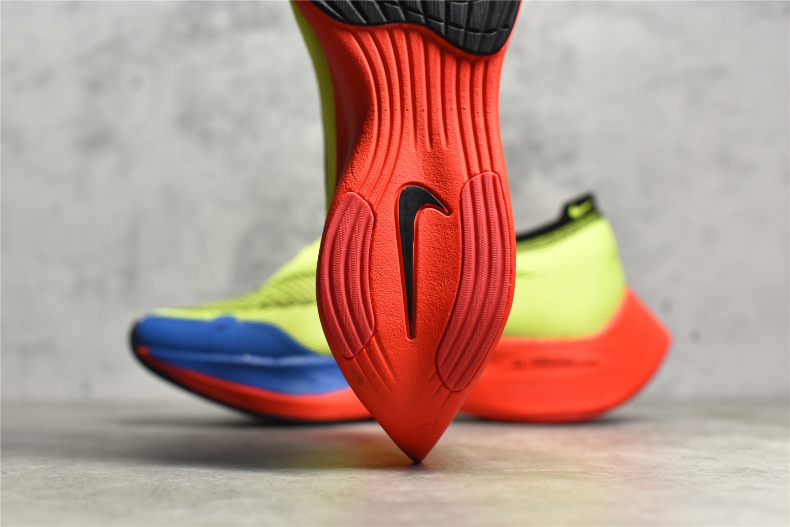 图片[8]-#公司级别 四代 NK ZoomX Vaporfly Next% 破2马拉松跑鞋 细节整体升级 这款next%和上一款4%的鞋最大区的别于在鞋面面料 鞋面使用了全新 Vaporweave 科技 这种类似蝉翼的材质相比 Flyknit 更加轻薄透气 非对称的鞋带系统和泡棉护垫的加入令舒适度更高 尺码：36 36.5 37.5 38 38.5 39 40 40.5 41 42 42.5 43 44 44.5 45-选品中心