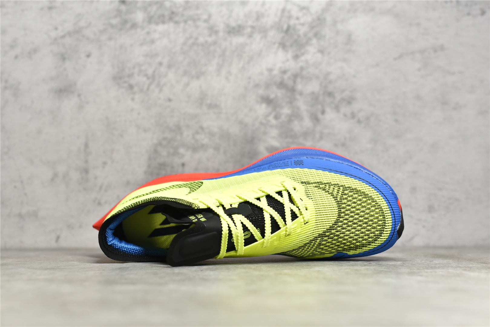 图片[4]-#公司级别 四代 NK ZoomX Vaporfly Next% 破2马拉松跑鞋 细节整体升级 这款next%和上一款4%的鞋最大区的别于在鞋面面料 鞋面使用了全新 Vaporweave 科技 这种类似蝉翼的材质相比 Flyknit 更加轻薄透气 非对称的鞋带系统和泡棉护垫的加入令舒适度更高 尺码：36 36.5 37.5 38 38.5 39 40 40.5 41 42 42.5 43 44 44.5 45-选品中心