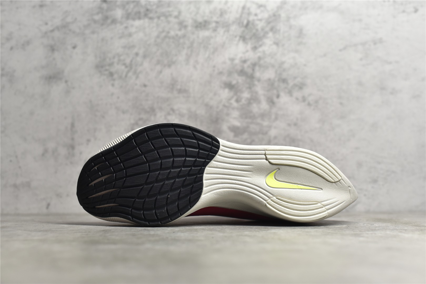 图片[5]-#公司级别 四代 NK ZoomX Vaporfly Next% 破2马拉松跑鞋 细节整体升级 这款next%和上一款4%的鞋最大区的别于在鞋面面料 鞋面使用了全新 Vaporweave 科技 这种类似蝉翼的材质相比 Flyknit 更加轻薄透气 非对称的鞋带系统和泡棉护垫的加入令舒适度更高 尺码：36 36.5 37.5 38 38.5 39 40 40.5 41 42 42.5 43 44 44.5 45-选品中心