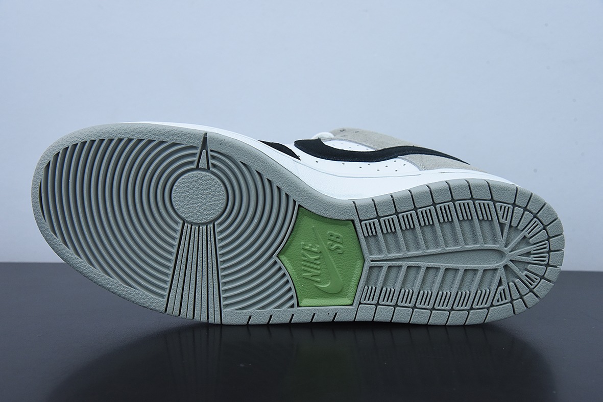 M00M5 纯原 NK SB Dunk Low "Chloroph yll" 灰白黑 叶绿素低帮休闲运动滑板板鞋 货号：BQ6817-011