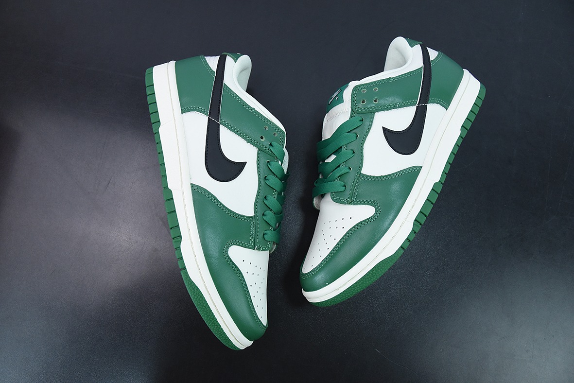 H03N4 Nike SB Dunk Low 黑钩 绿白低帮运动跑鞋货号：DR9654-100