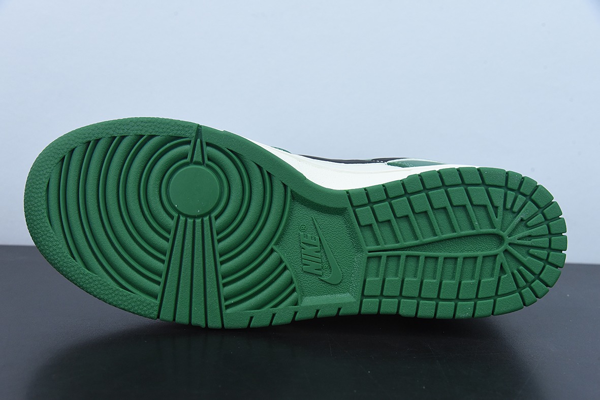 H03N4 Nike SB Dunk Low 黑钩 绿白低帮运动跑鞋货号：DR9654-100