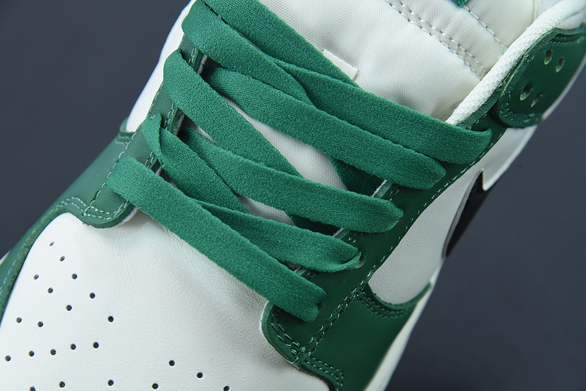 H03N4 Nike SB Dunk Low 黑钩 绿白低帮运动跑鞋货号：DR9654-100