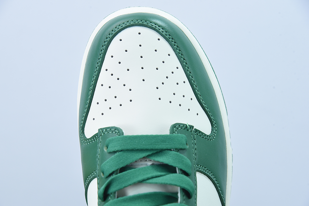 H03N4 Nike SB Dunk Low 黑钩 绿白低帮运动跑鞋货号：DR9654-100