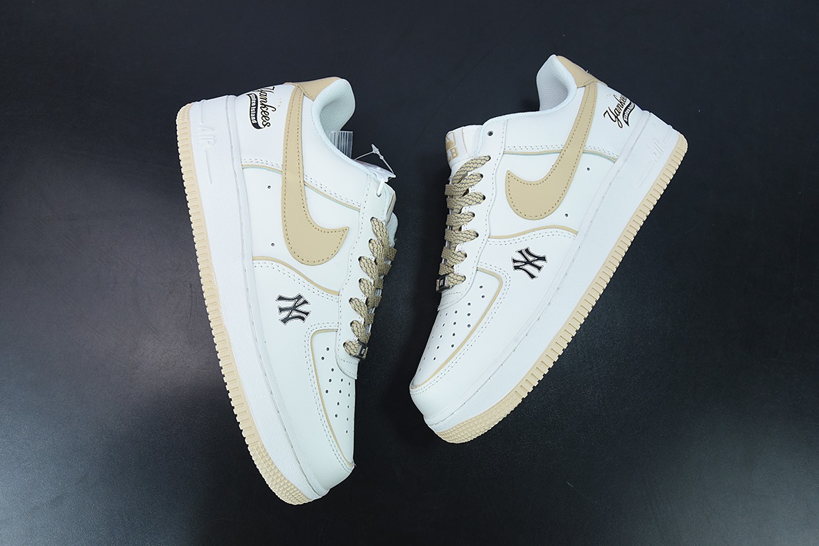 MLB x Nike Air Force 1 Low"MLB/Khaki"空军一号 “皮革米白卡其边NY印花”低帮运动鞋 货号:BS8806-555