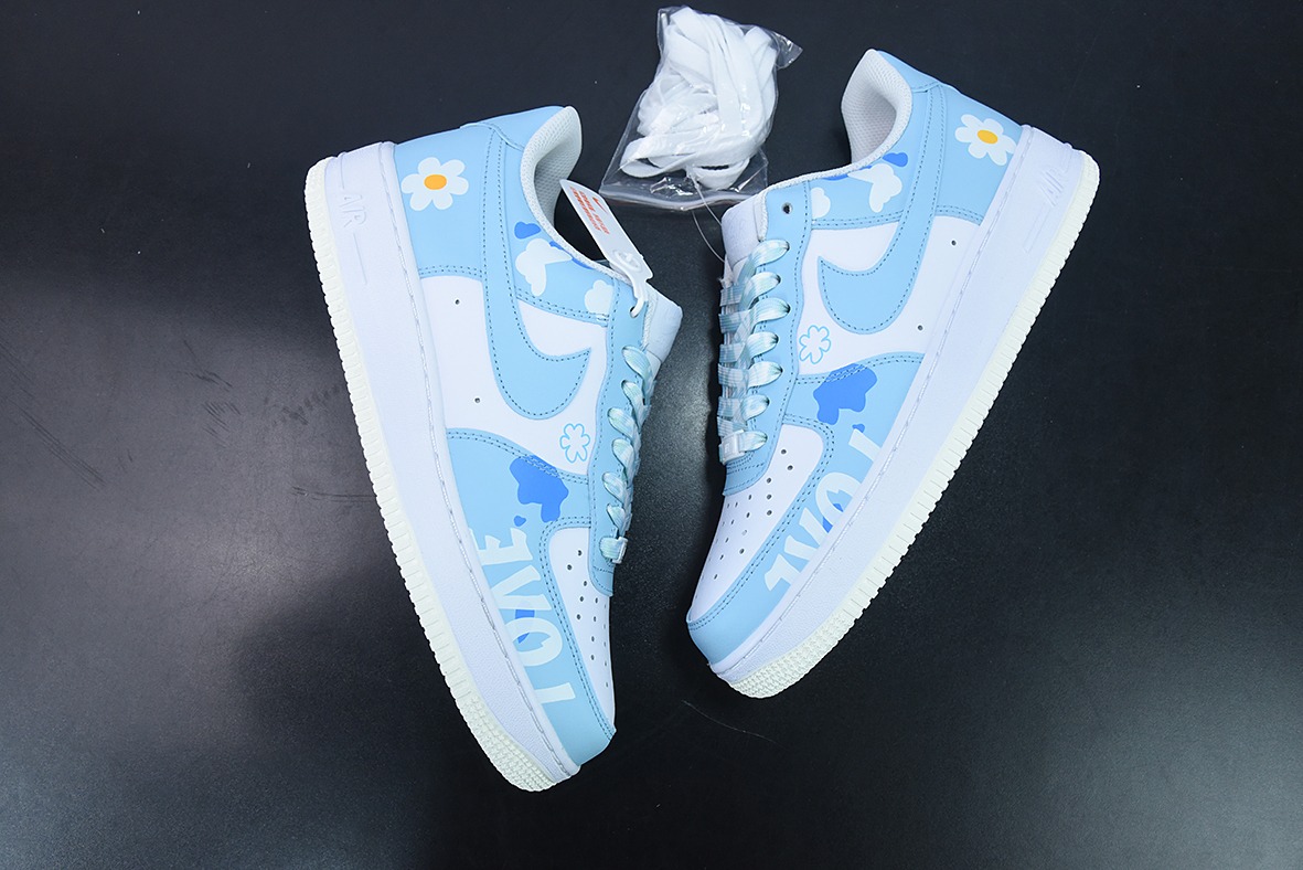 Air Force 1 07 LV8"Light Blue/Love"空军一号天蓝白蝴蝶花朵印花”低帮运动鞋 货号CW2288-661