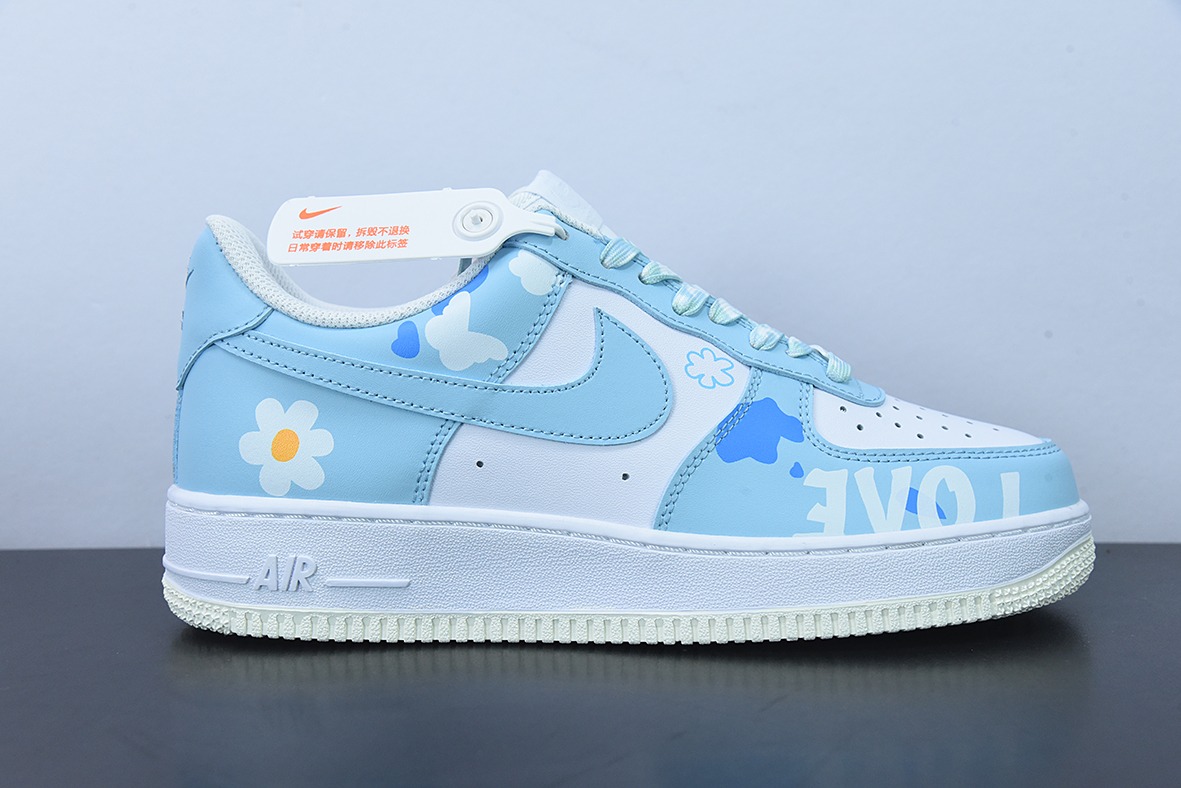Air Force 1 07 LV8"Light Blue/Love"空军一号天蓝白蝴蝶花朵印花”低帮运动鞋 货号CW2288-661