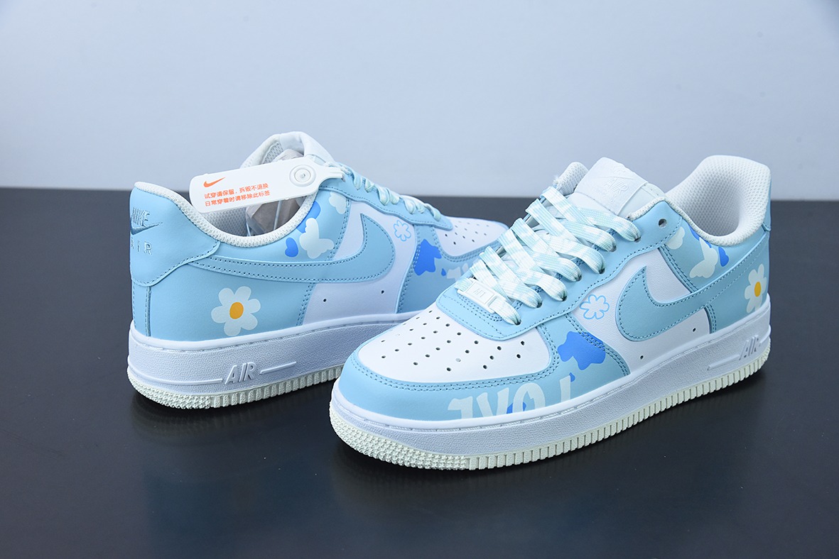 Air Force 1 07 LV8"Light Blue/Love"空军一号天蓝白蝴蝶花朵印花”低帮运动鞋 货号CW2288-661