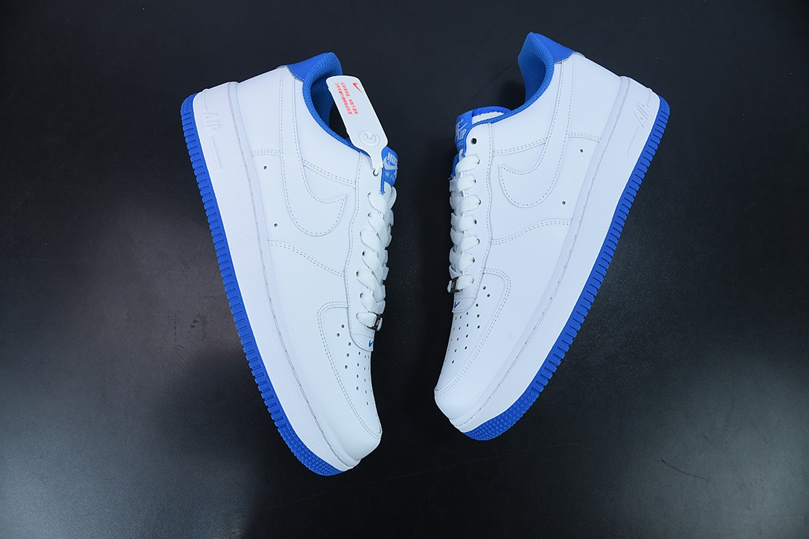 Nike Air Force 1'07 LV8″ White/UNC”空军一号经典白北卡蓝”低帮运动