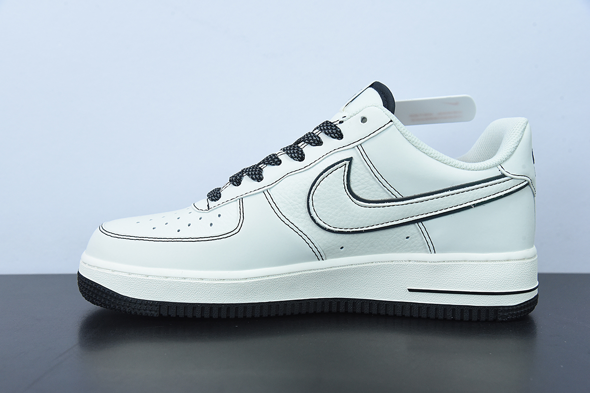 UNDEFEATED x Air Force 1´07"Beige/Black 3M"空军一号经典皮革米白黑五杠3M反光”低帮 货号:HL5263-896