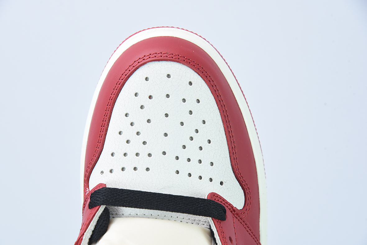 Air Jordan 1 Retro High OG " Chicago Reimagined " 做旧芝加哥高帮运动鞋 货号 ：DZ5485-612