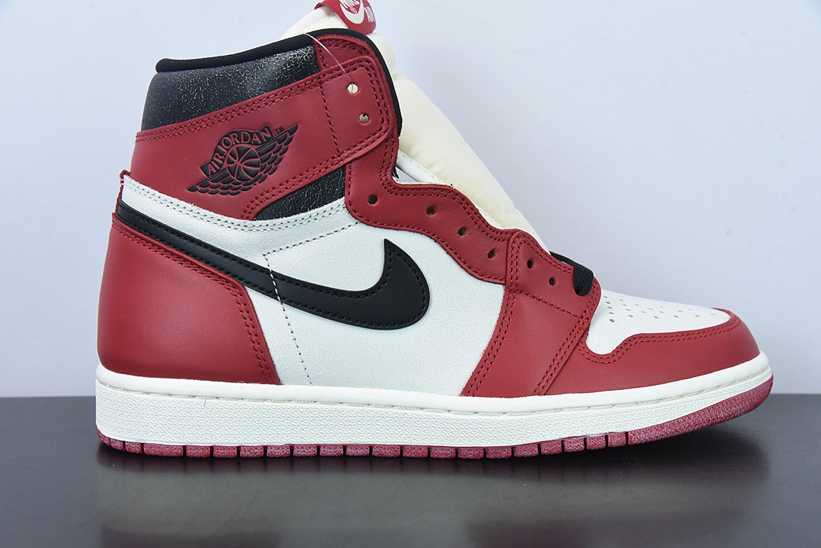 Air Jordan 1 Retro High OG " Chicago Reimagined " 做旧芝加哥高帮运动鞋 货号 ：DZ5485-612