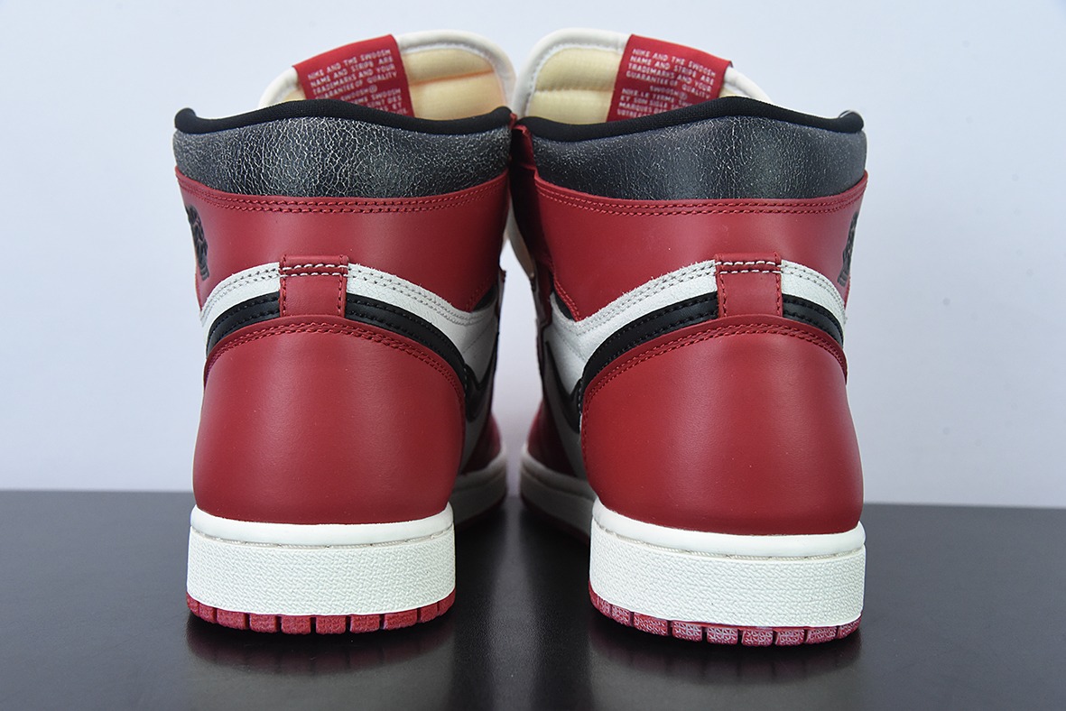 Air Jordan 1 Retro High OG " Chicago Reimagined " 做旧芝加哥高帮运动鞋 货号 ：DZ5485-612
