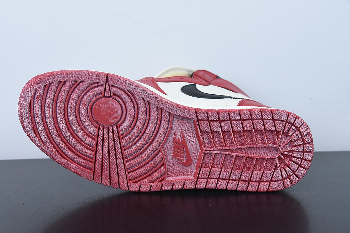 Air Jordan 1 Retro High OG " Chicago Reimagined " 做旧芝加哥高帮运动鞋 货号 ：DZ5485-612
