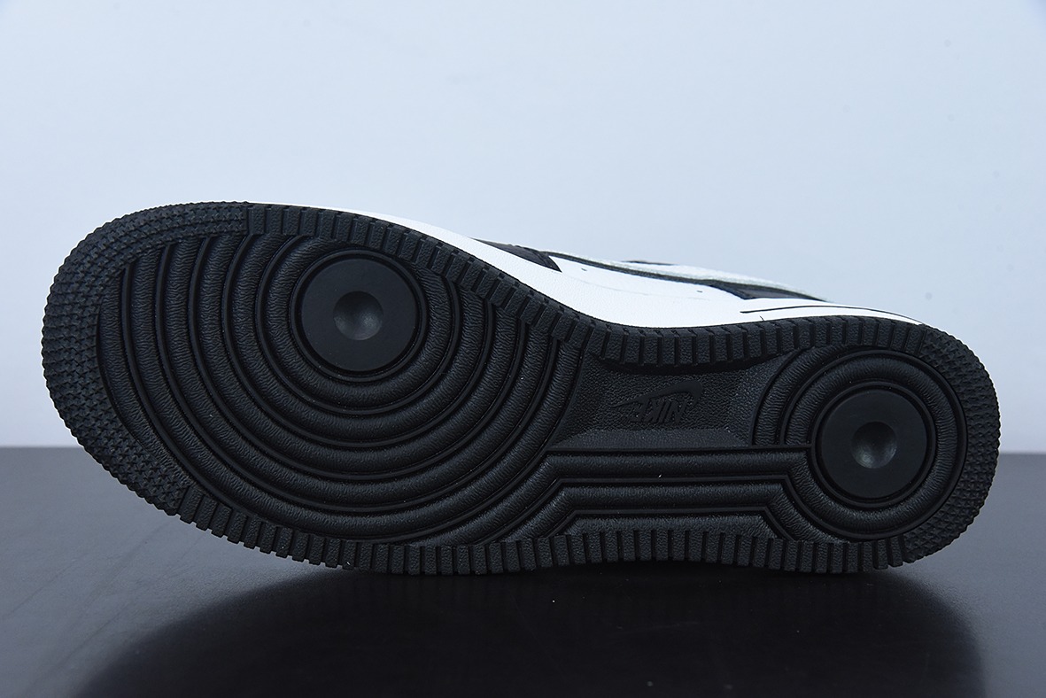 NIKE Air Force 1'07 Low"Black/White/Panda空军一号熊猫小四钩”低帮运动板鞋 DX3115-100