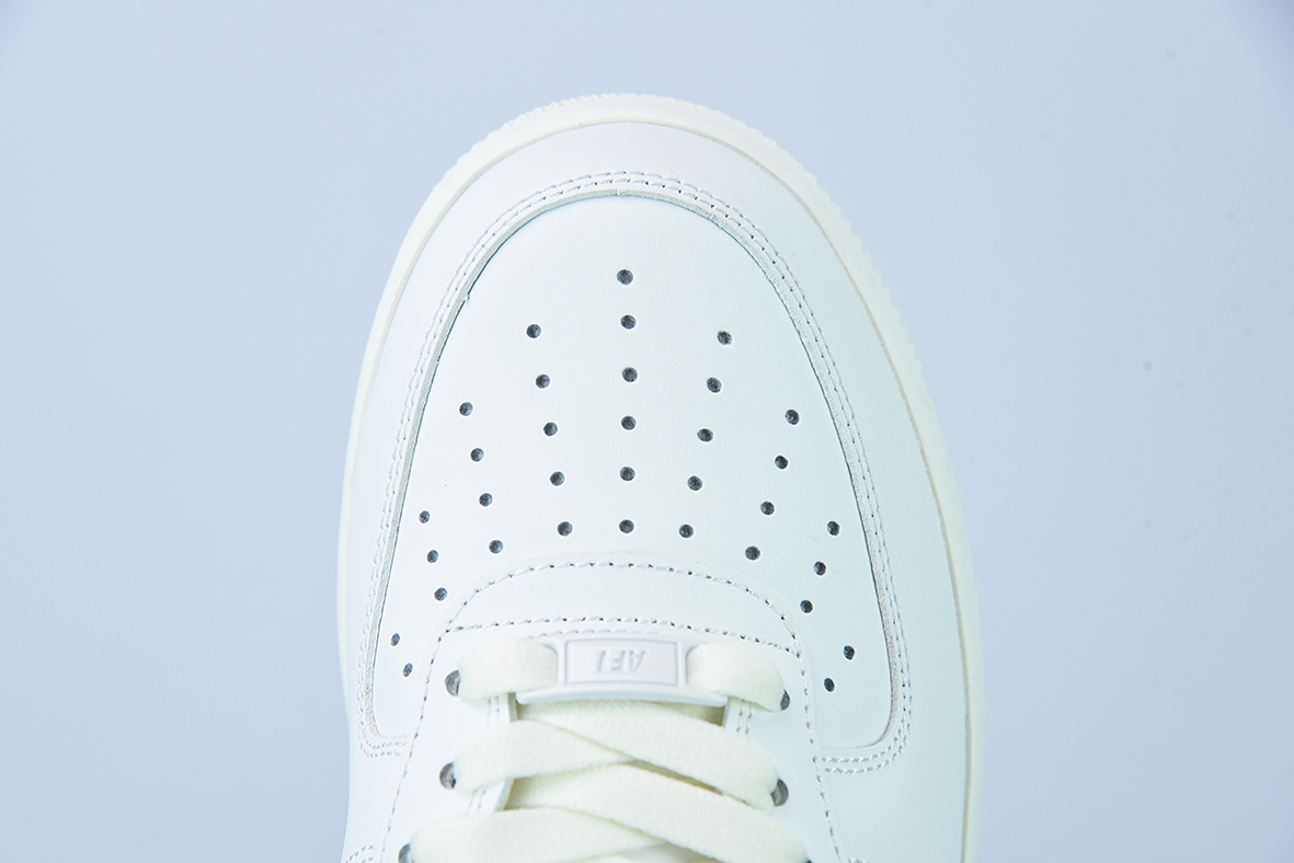 NK Air Force 1 Low ’07 情人节爱心配色 空军一号低帮休闲板鞋货号：LZ5988-505