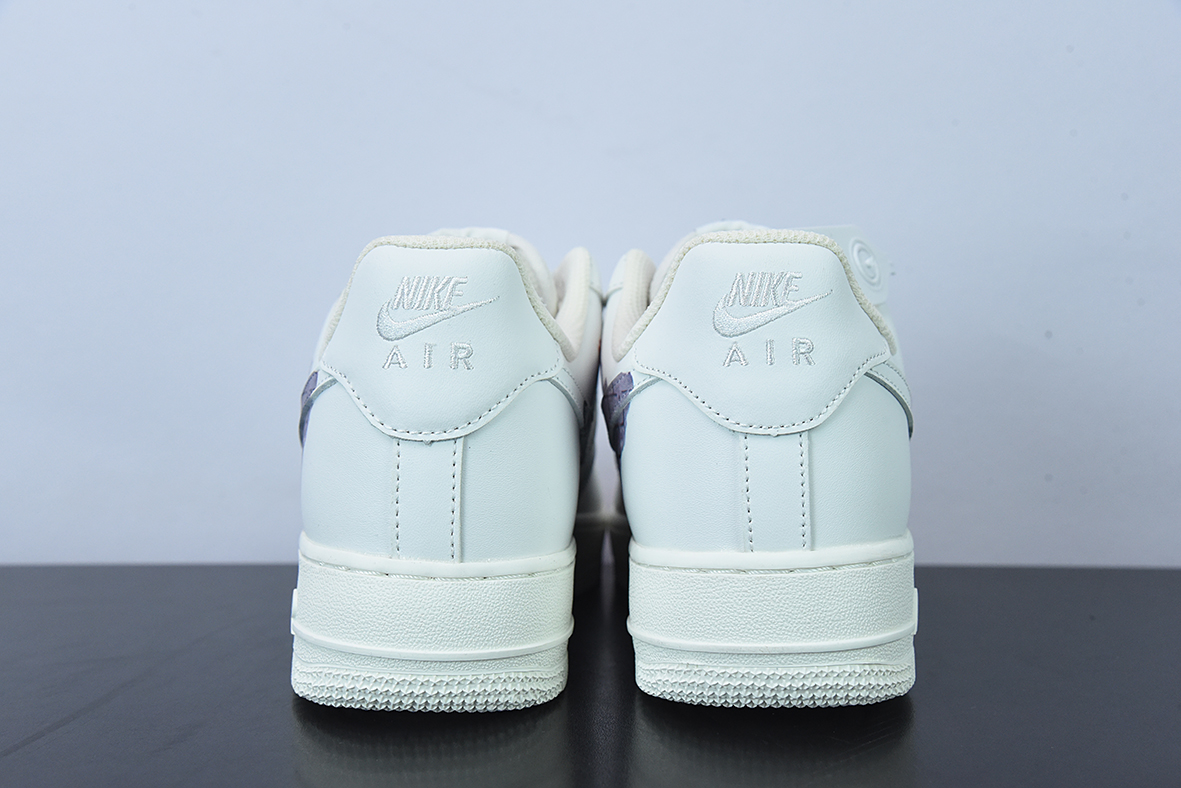 NK Air Force 1 Low ’07 情人节爱心配色 空军一号低帮休闲板鞋货号：LZ5988-505