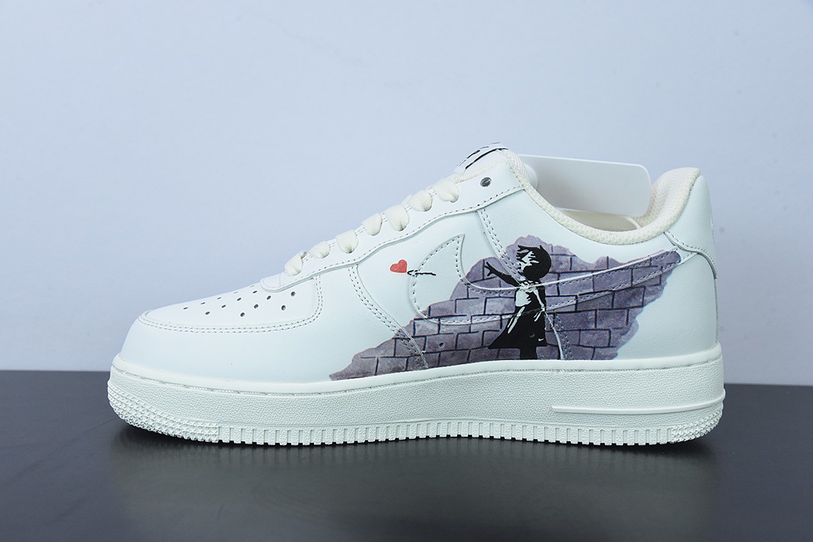 NK Air Force 1 Low ’07 情人节爱心配色 空军一号低帮休闲板鞋货号：LZ5988-505
