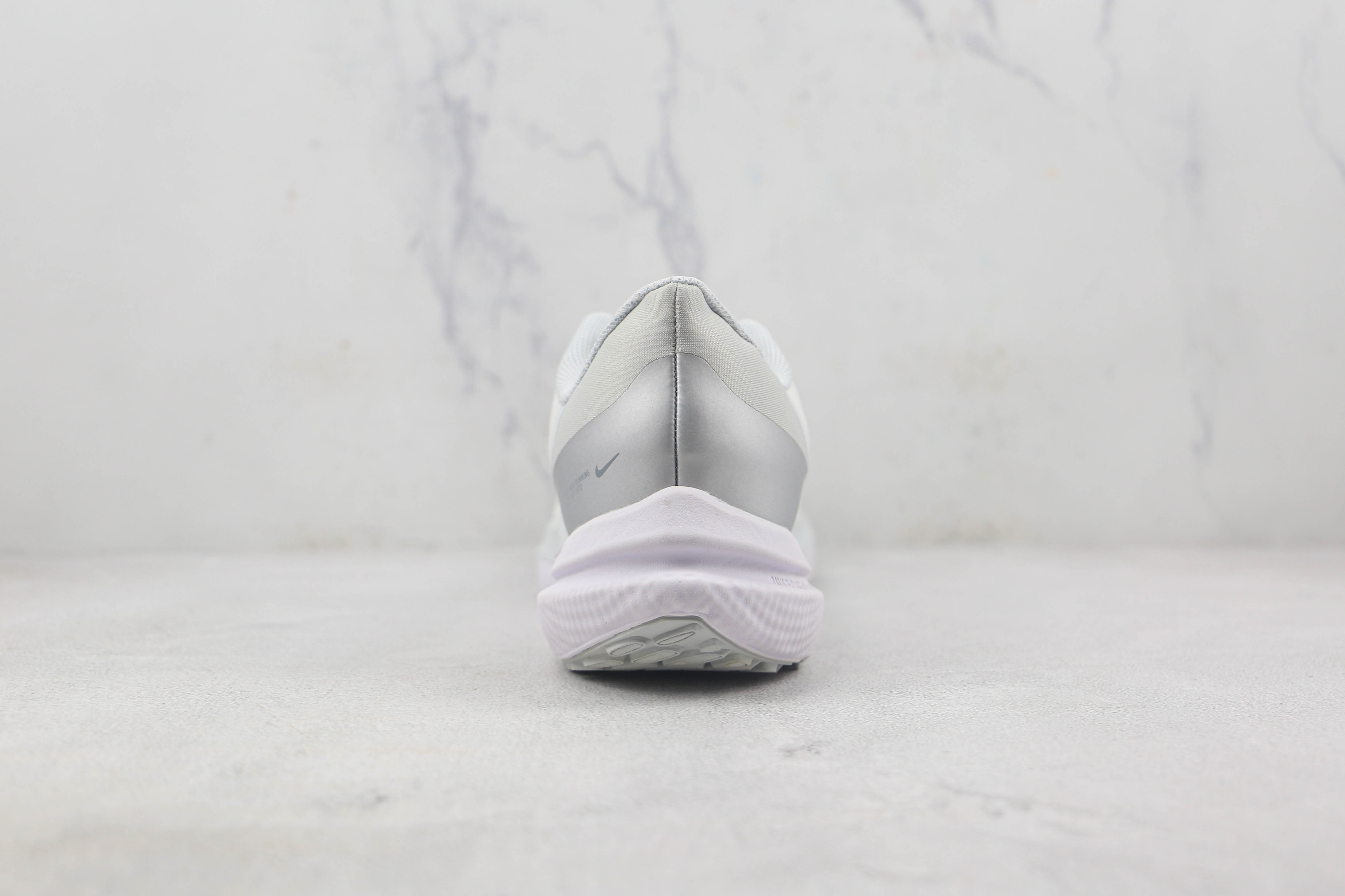 Nike Zoom Winflo 9 White/Grey Running Shoes - Cushioned Comfort & Performance 6 o 1g93332ev1aaq1vfb1rou13ie18cucl