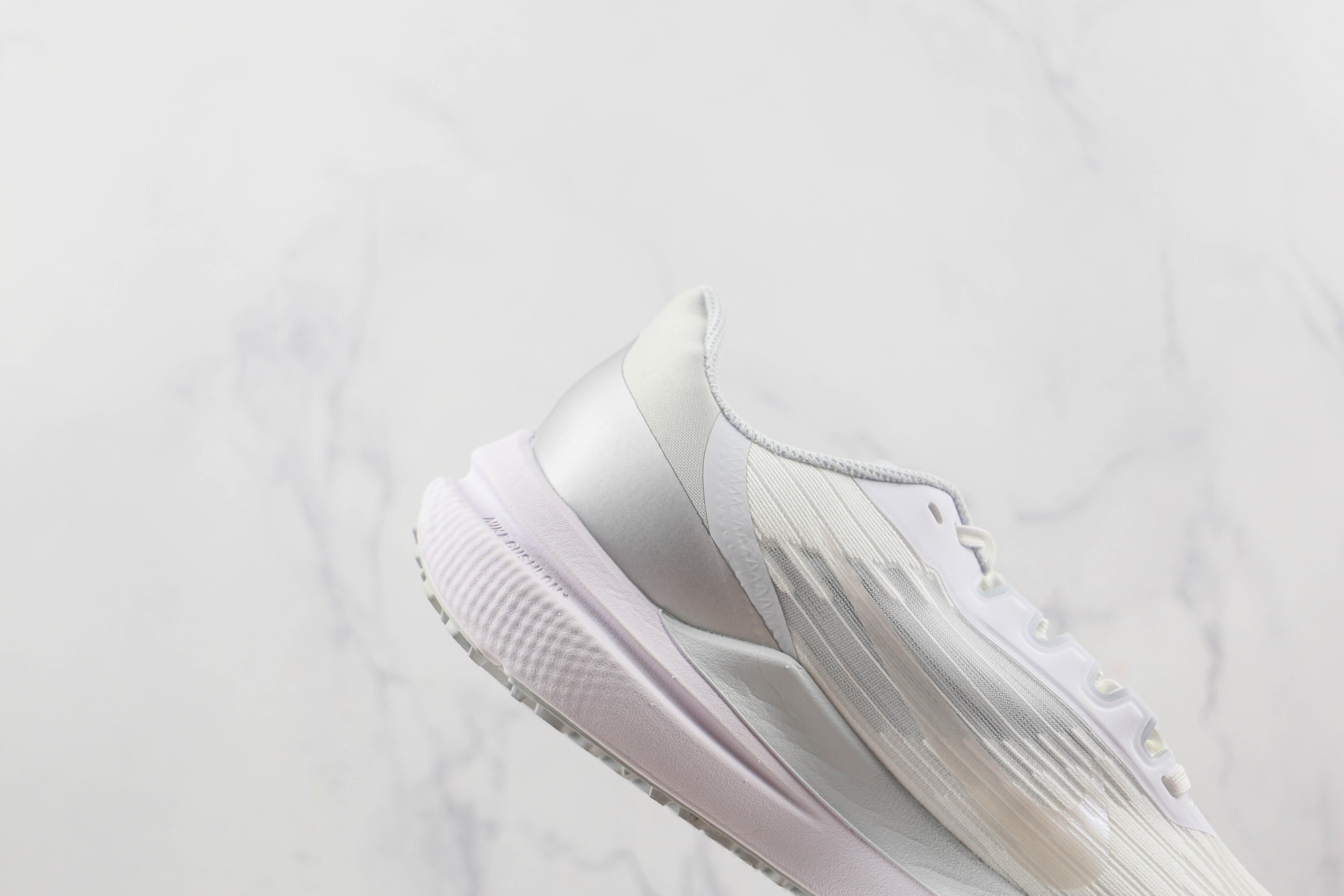 Nike Zoom Winflo 9 White/Grey Running Shoes - Cushioned Comfort & Performance 10 o 1g93332evd3o1cpl4r9rajfl3cp