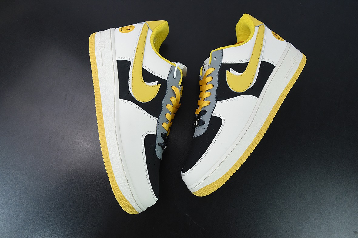 Nike Air Force 1 Low 笑脸双勾 空军一号低帮运动休闲板鞋货号：AF1234-004