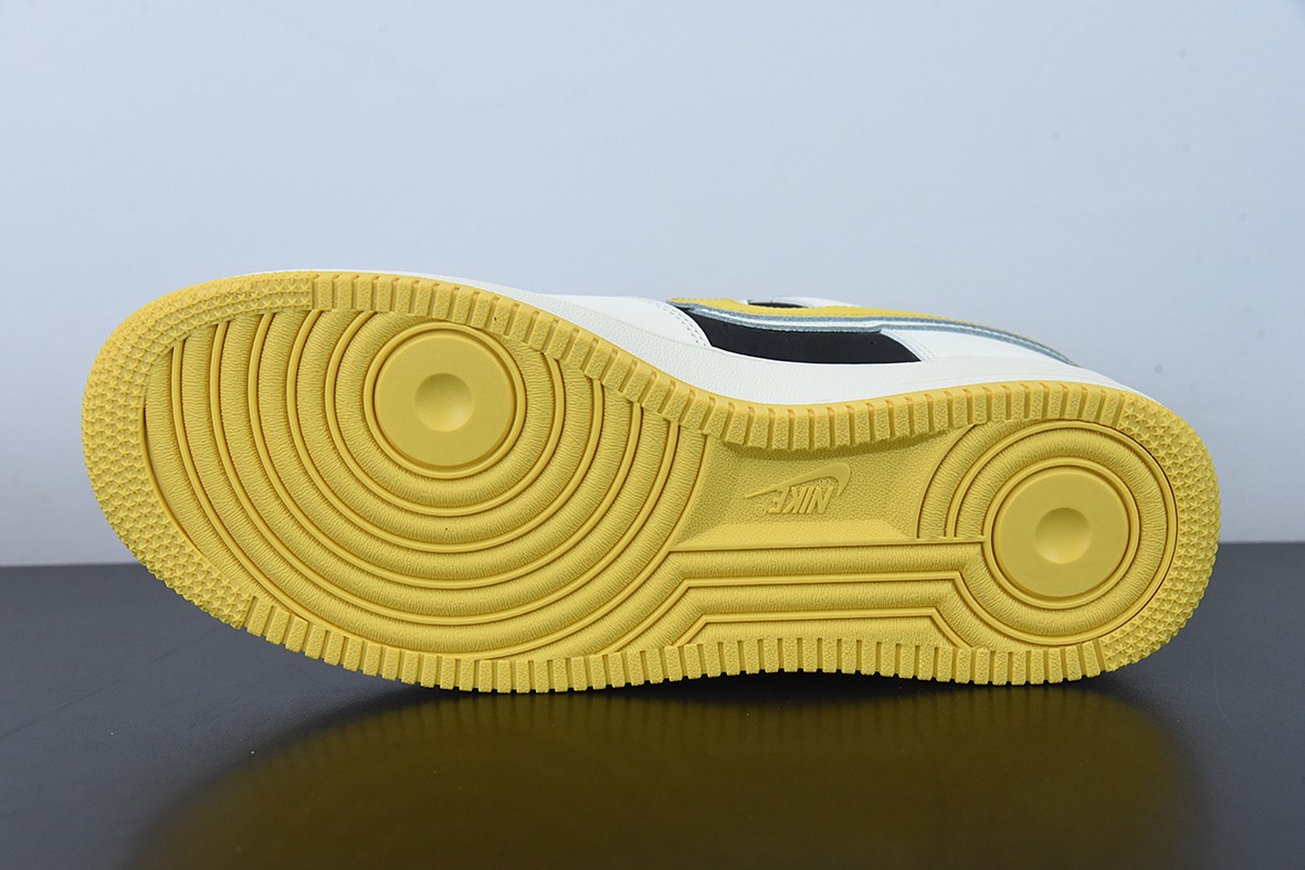 Nike Air Force 1 Low 笑脸双勾 空军一号低帮运动休闲板鞋货号：AF1234-004