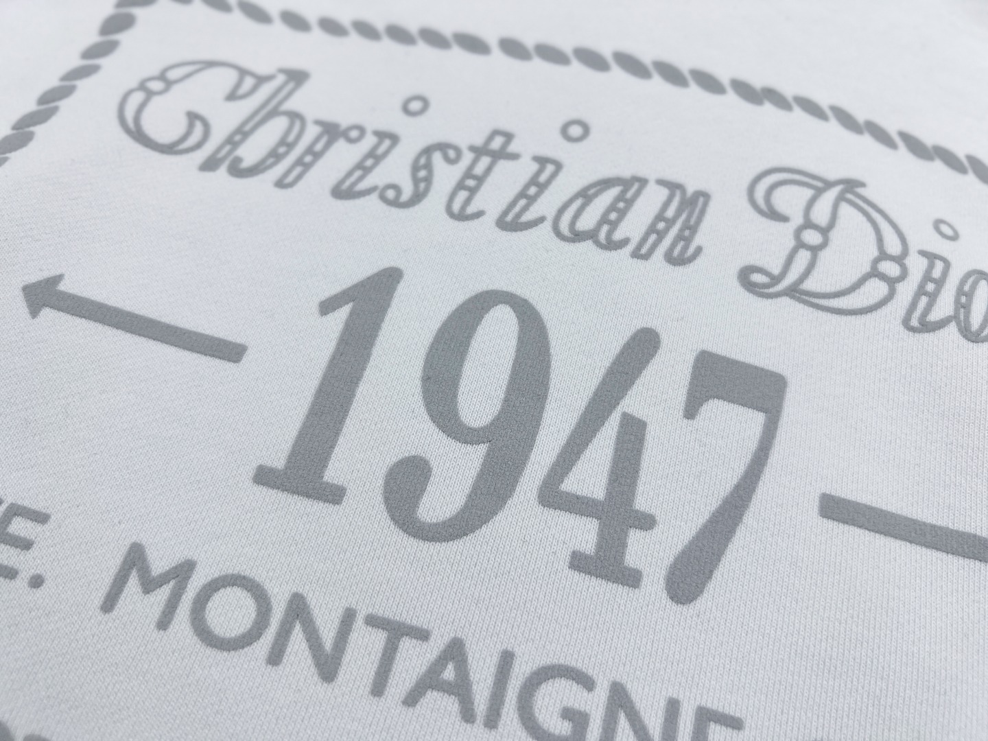 【新款上架】DIOR 2022秋季新款,“Christian Dior 1947”后背刺绣印花连帽运动衫
