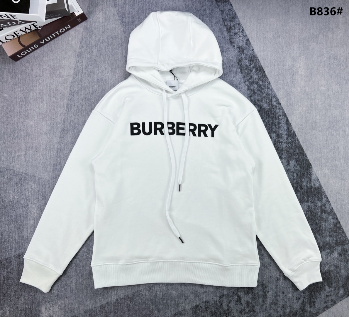 【新款上架】Burberry 2022秋季新款，巴宝莉字母LOGO印花连帽卫衣