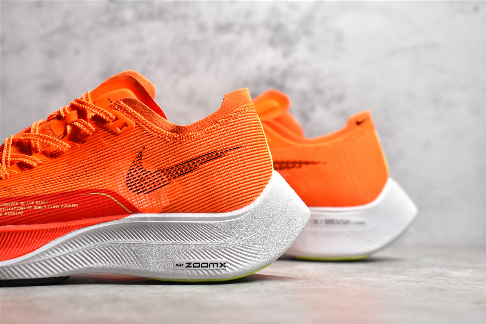 图片[7]-#公司级别 NK Zoom X Vaporfly Next% 马拉松跑步鞋二代 鞋面使用了全新 Vaporweave 科技，这种类似蝉翼的材质相比 Flyknit 更加轻薄透气，非对称的鞋带系统和泡棉护垫的加入令舒适度更高，采用醒目的绿色作为主色调，鞋头辅以超大的 Swoosh 点缀，再配上流线型外观设计 尺码：36 36.5 37.5 38 38.5 39 40 40.5 41 42 42.5 43 44 44.5 45-选品中心