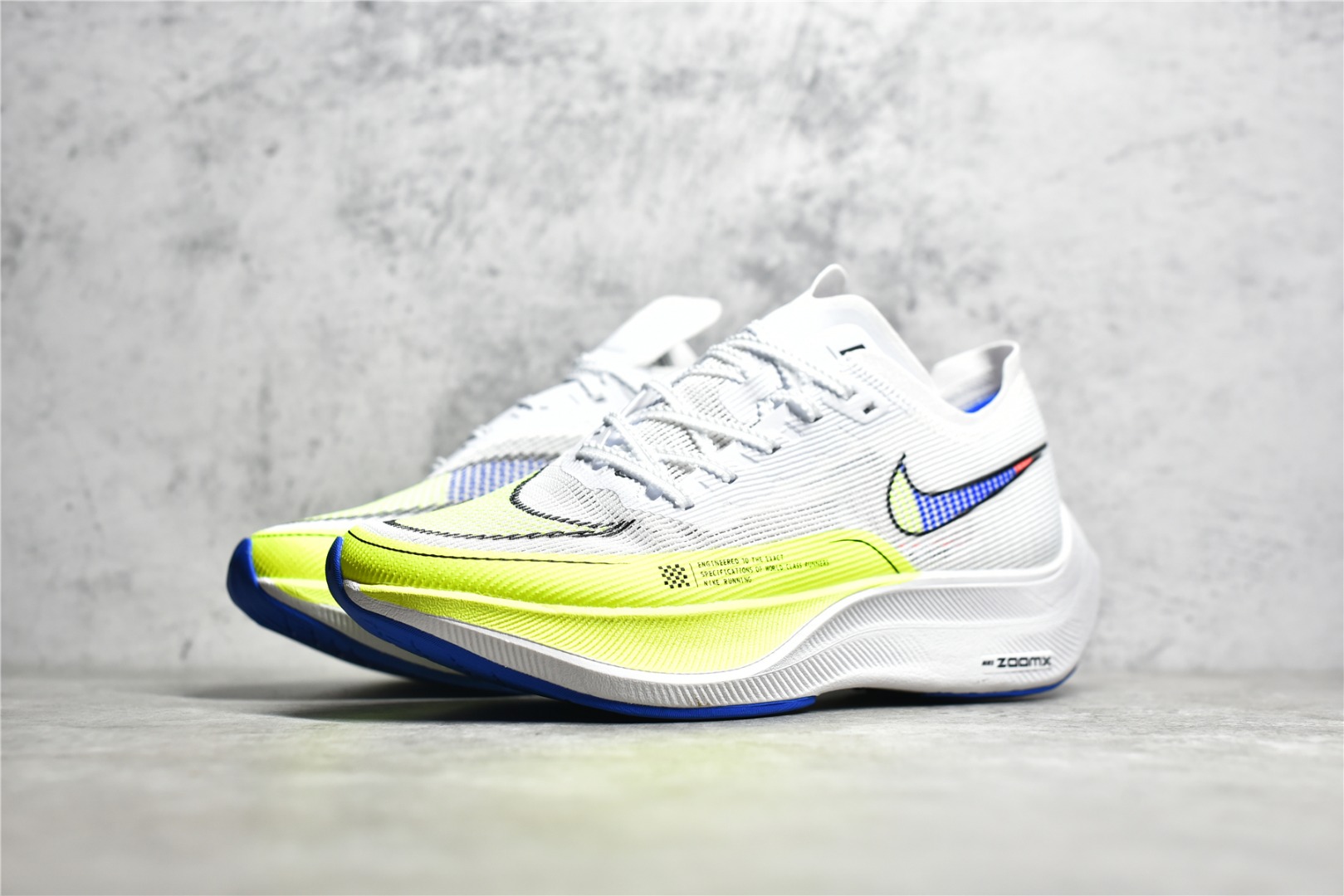 图片[2]-#公司级别 NK Zoom X Vaporfly Next% 马拉松跑步鞋二代 鞋面使用了全新 Vaporweave 科技，这种类似蝉翼的材质相比 Flyknit 更加轻薄透气，非对称的鞋带系统和泡棉护垫的加入令舒适度更高，采用醒目的绿色作为主色调，鞋头辅以超大的 Swoosh 点缀，再配上流线型外观设计 尺码：36 36.5 37.5 38 38.5 39 40 40.5 41 42 42.5 43 44 44.5 45-选品中心
