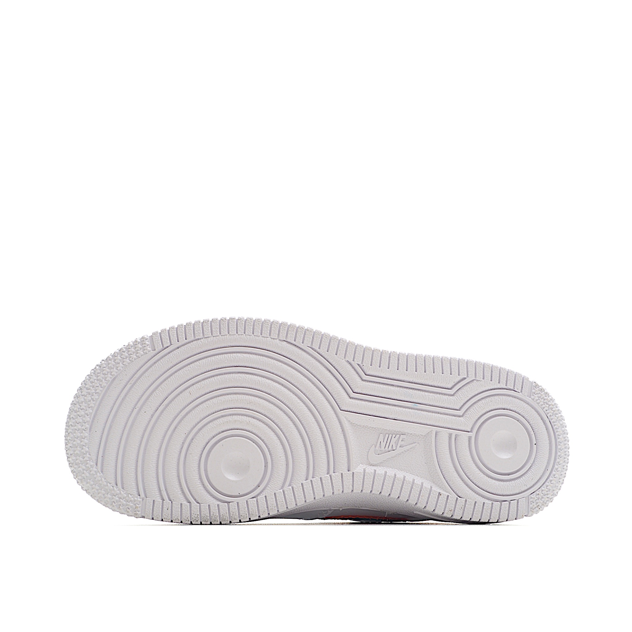 图片[6]-Nike Force 1 Low空军一号低帮儿童板鞋 Air Force 1于1982年推出，由Nike公 司的传奇设计师Bruce Kilgore设计，他摒弃了老旧的帆布鞋风格，突破性的使用内嵌式Air Sole气垫缓震系统，并将其与横跨复古与现代的外型结合，造就出风靡全球三十多年的Air Force 1,有了这个经典，您将获得耐用性，缓冲性和最佳的穿着舒适度。 货号：0100 尺码：22-37.5-选品中心